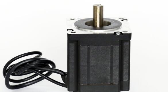 振動電機偏心塊的重量是否一致對振動效果有何影響？